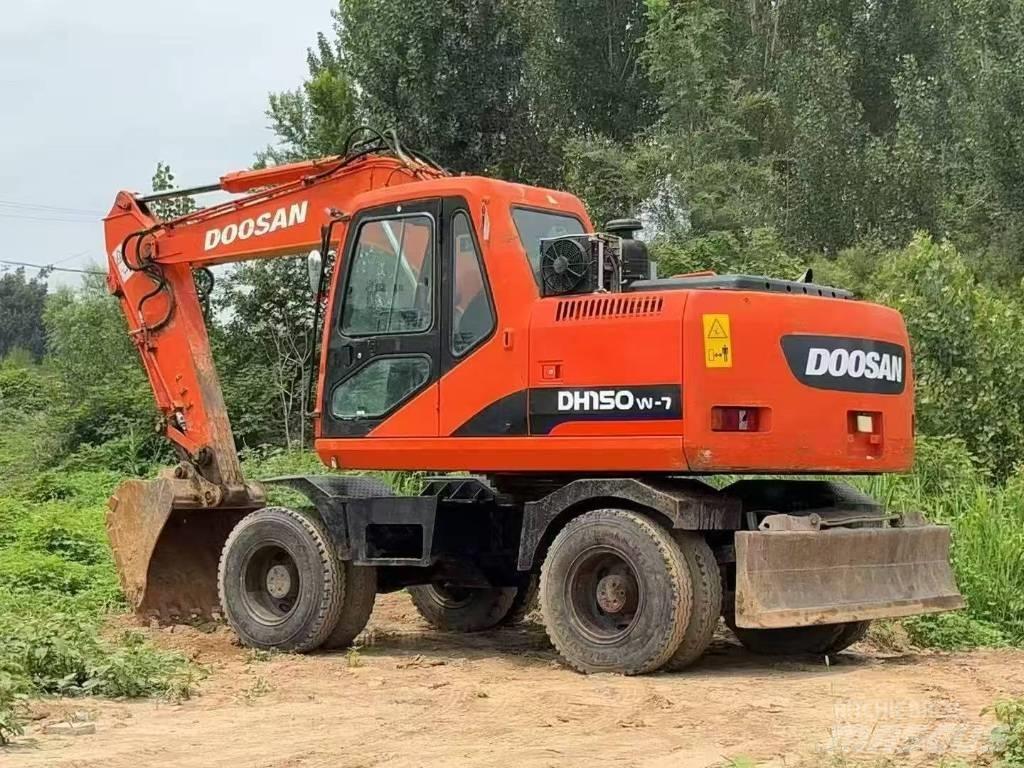 Doosan 150 W-7 Gumikerekes kotrók