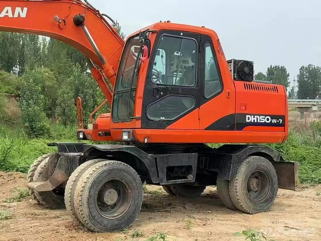 Doosan 150 W-7 Gumikerekes kotrók