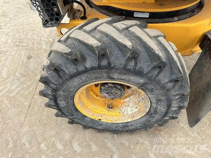 JCB 3STH Mezei dömperek