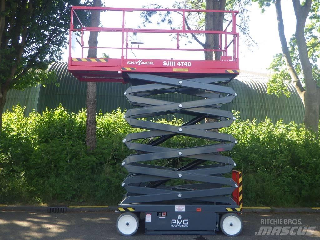 SkyJack SJ4740 Ollós emelők