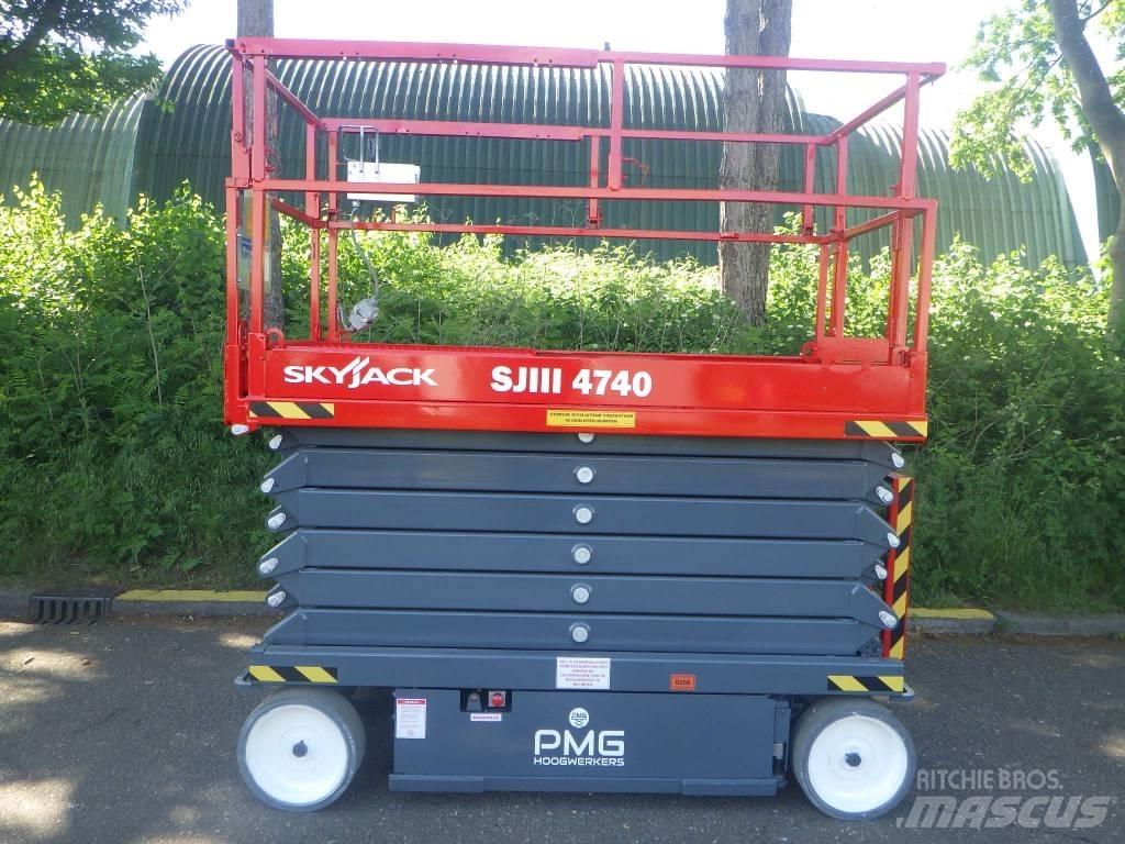 SkyJack SJ4740 Ollós emelők