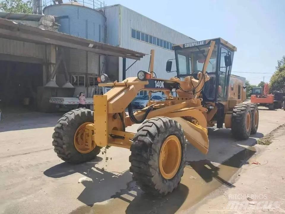 CAT 140K Gréderek