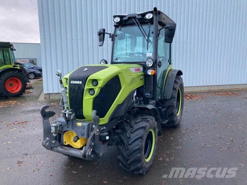 CLAAS NEXOS 240 S Traktorok