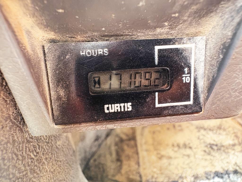 Doosan DL 300 Gumikerekes homlokrakodók