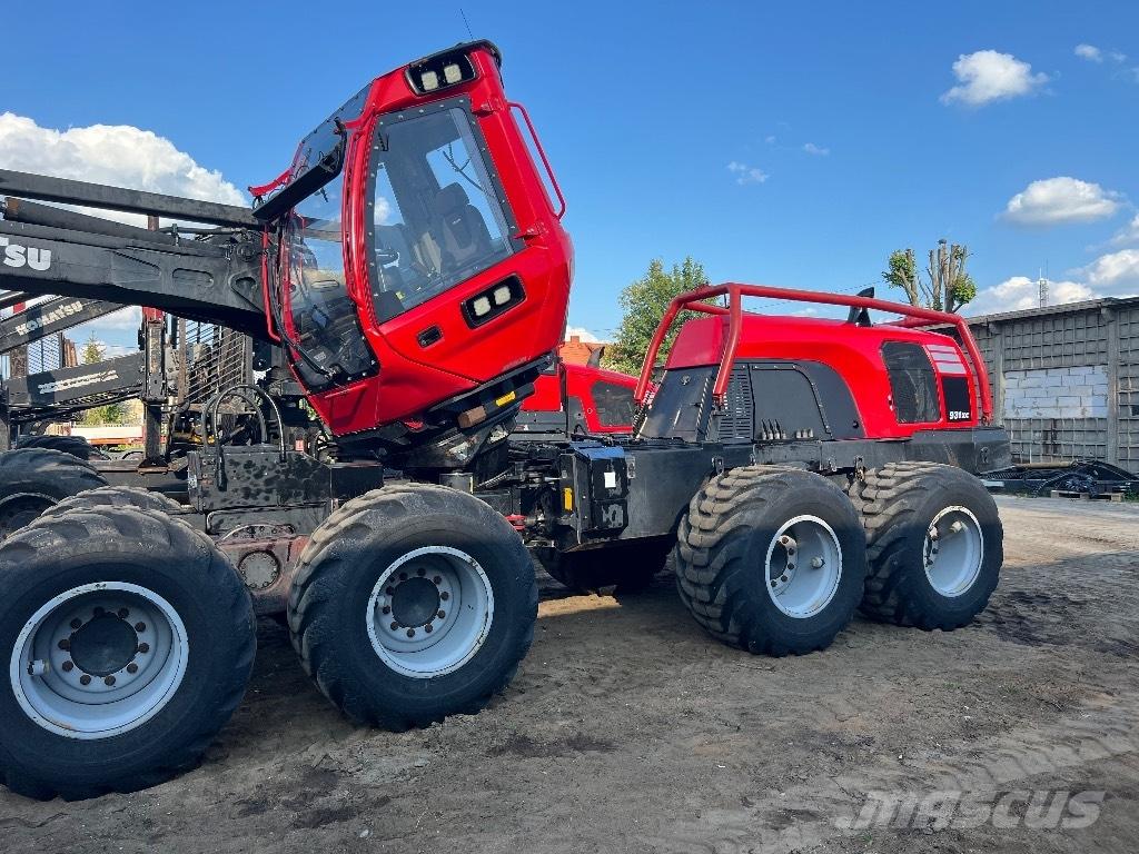 Komatsu 931 XC Betakarítók