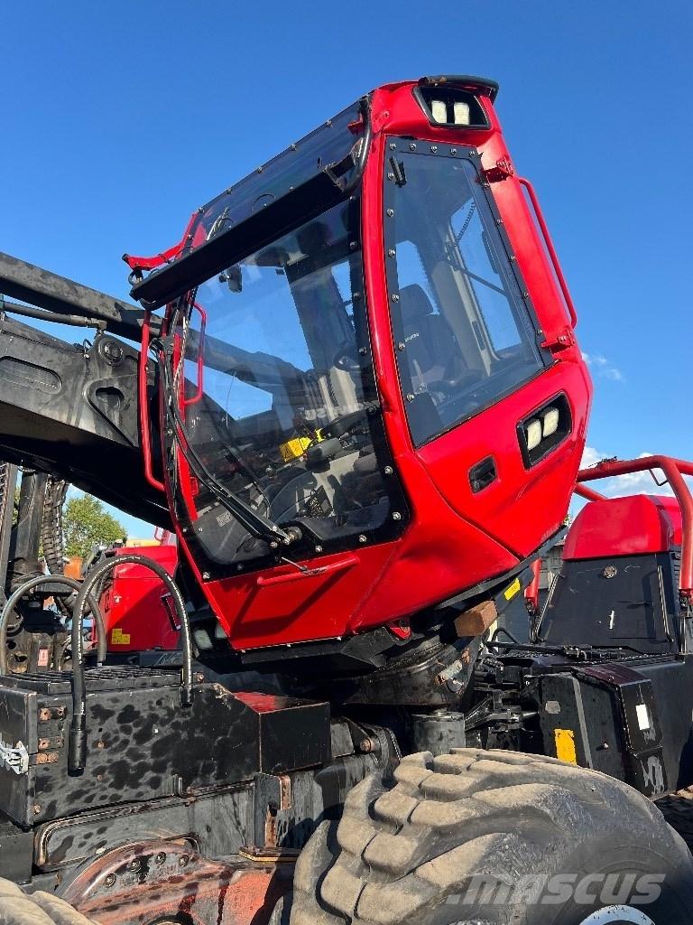 Komatsu 931 XC Betakarítók