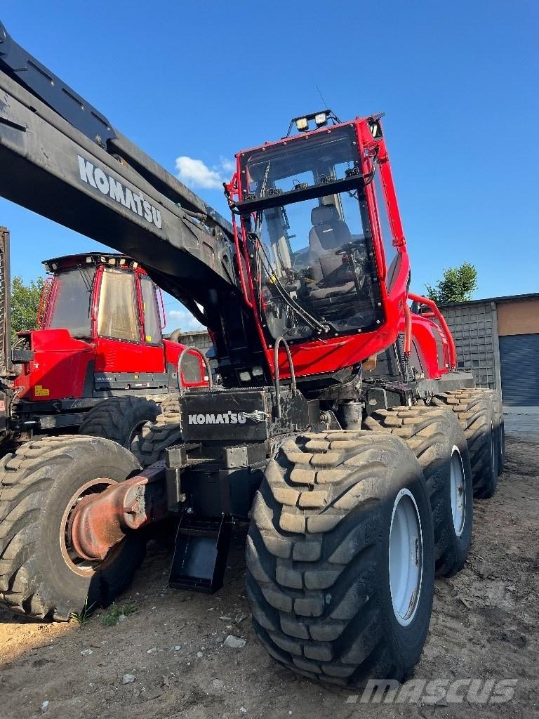 Komatsu 931 XC Betakarítók