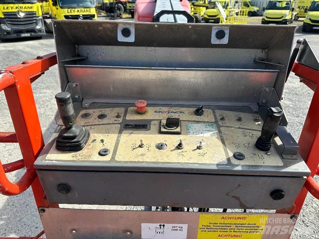 SkyJack SJ66T Karos emelők
