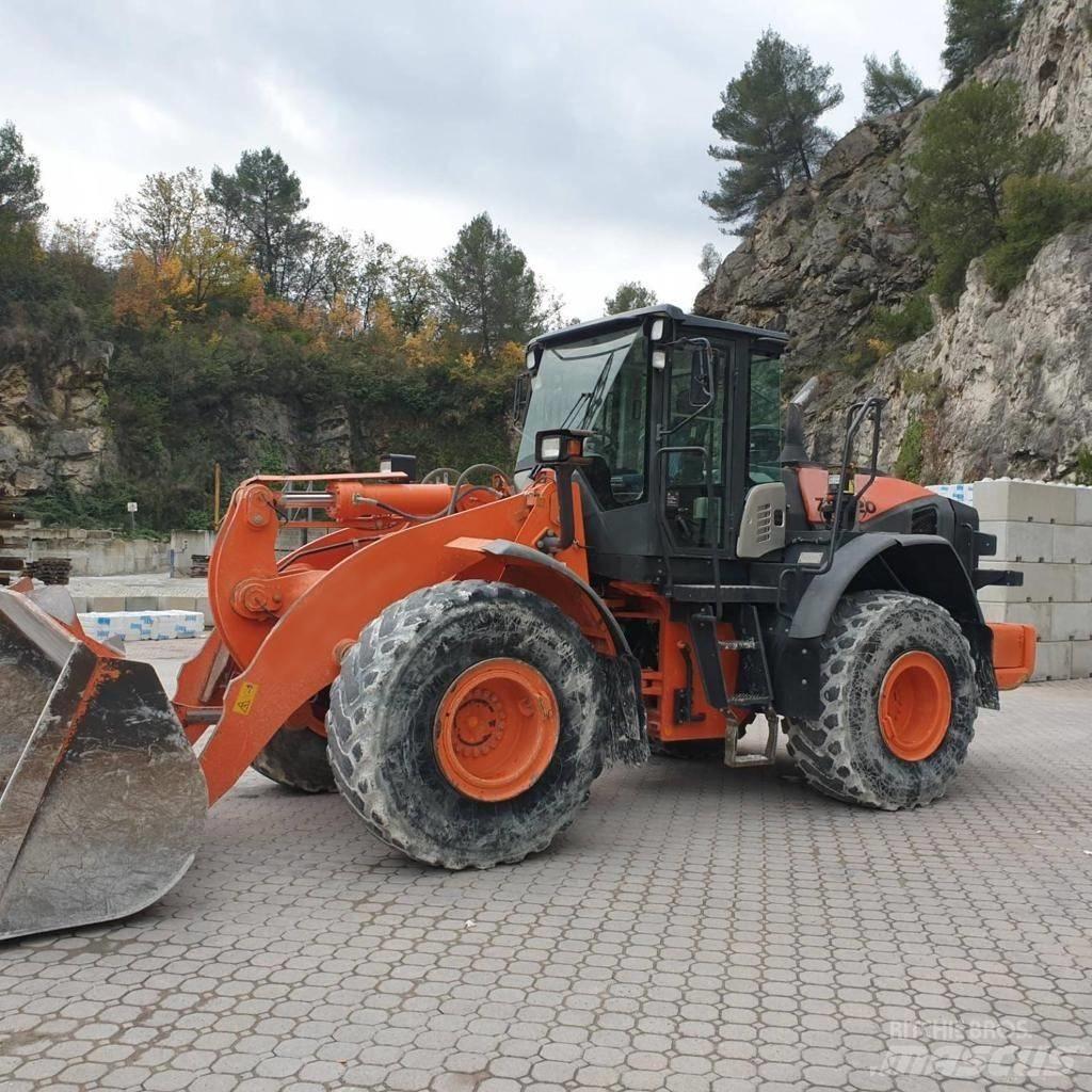Hitachi ZW 220-5 Gumikerekes homlokrakodók