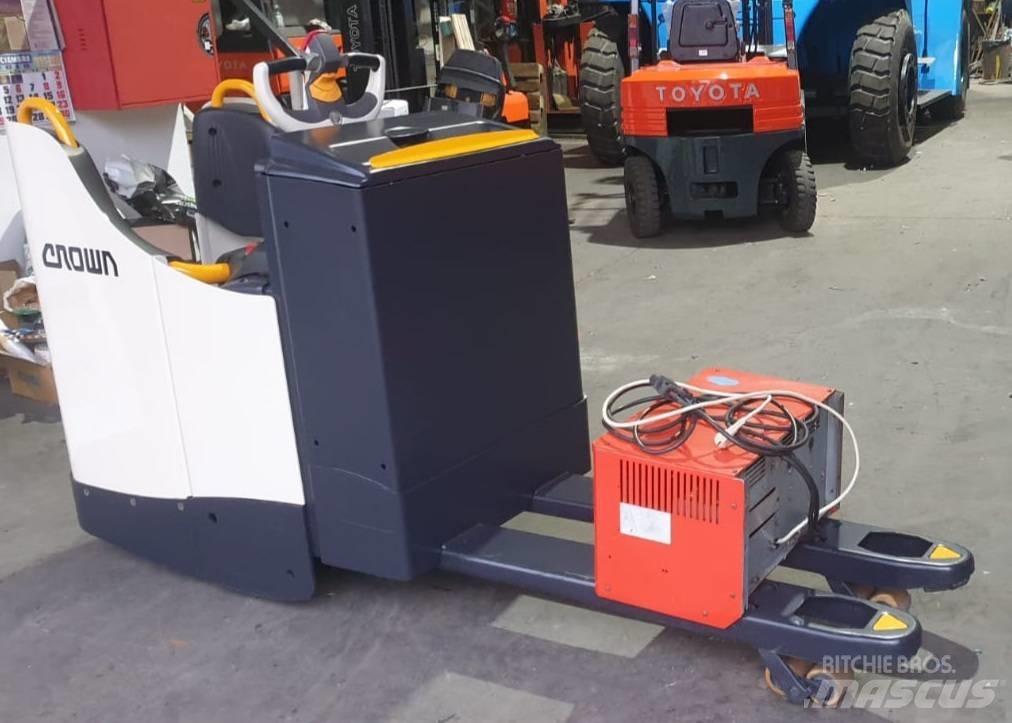 Crown WT 3040 Vezetőállásos alacsony emelőkocsi