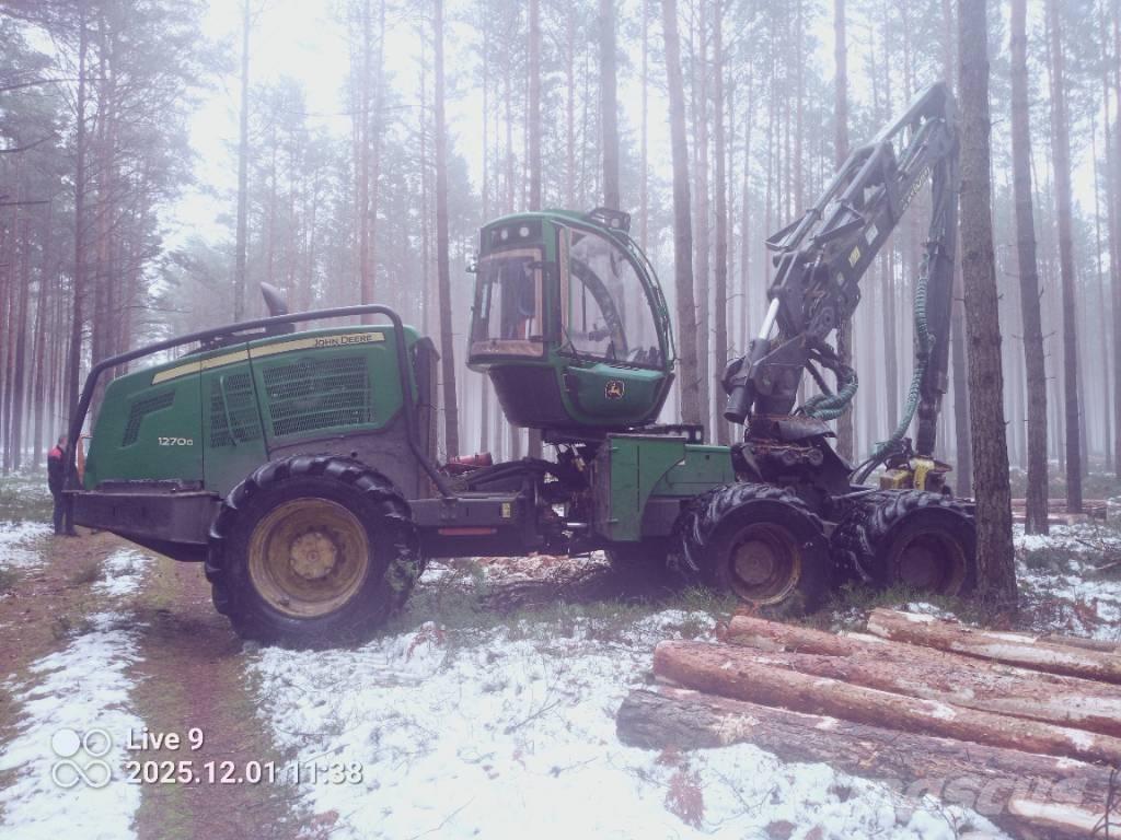 John Deere 1270 G Betakarítók