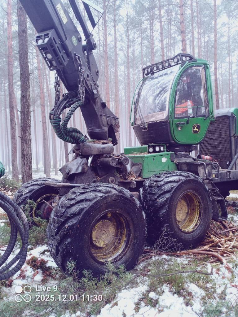 John Deere 1270 G Betakarítók
