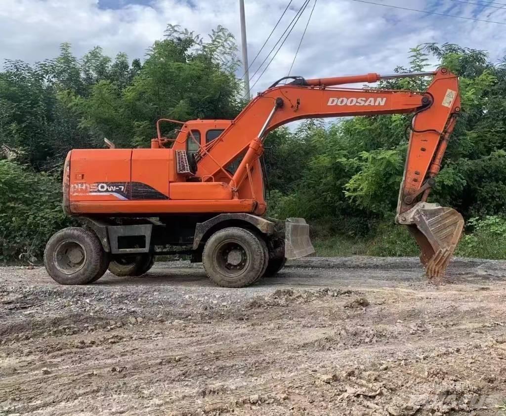 Doosan 150 W-7 Gumikerekes kotrók