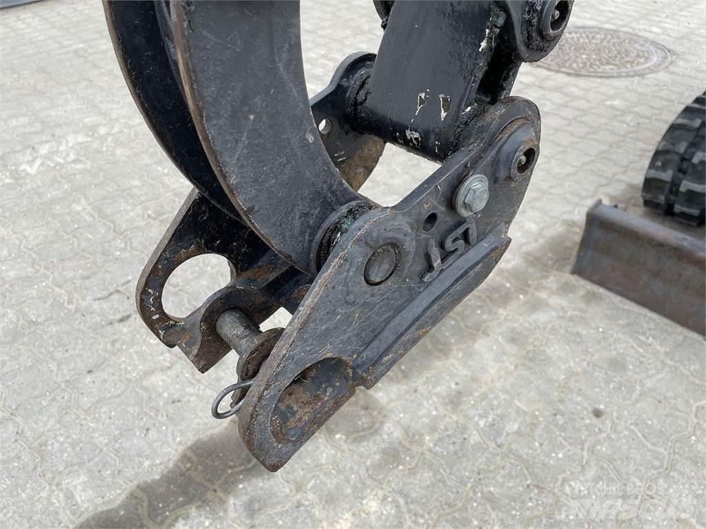 Bobcat E10 Gumikerekes kotrók
