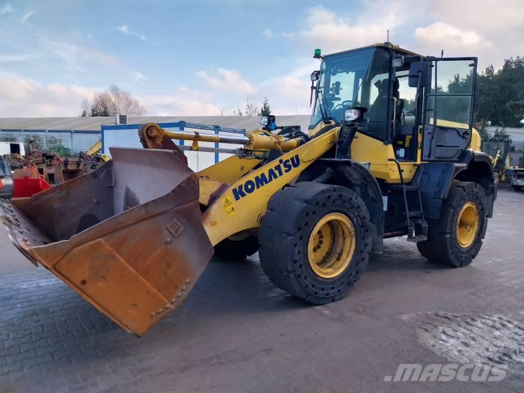 Komatsu WA270-7 Gumikerekes homlokrakodók