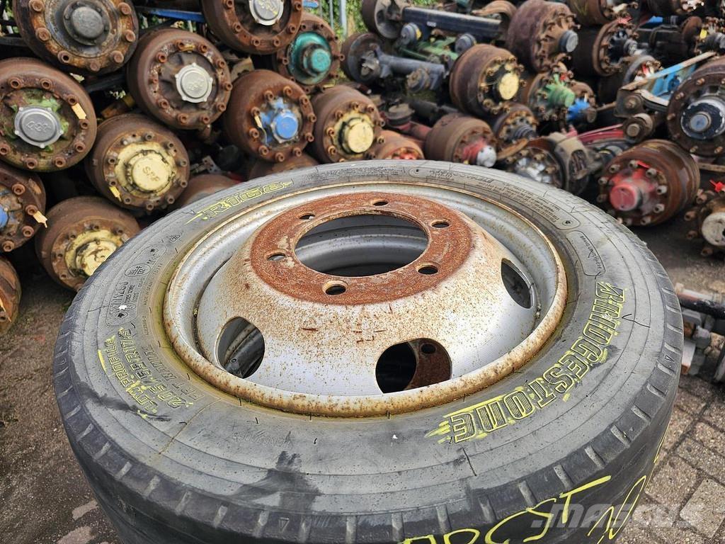 Bridgestone R 168 Platós / Ponyvás teherautók