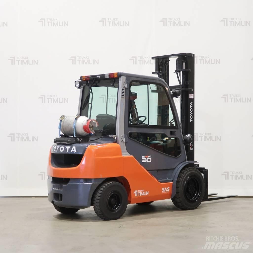 Toyota 02-8FGF30 Gázüzemű targoncák