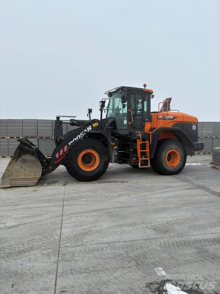 Doosan DL 320-7 Gumikerekes homlokrakodók