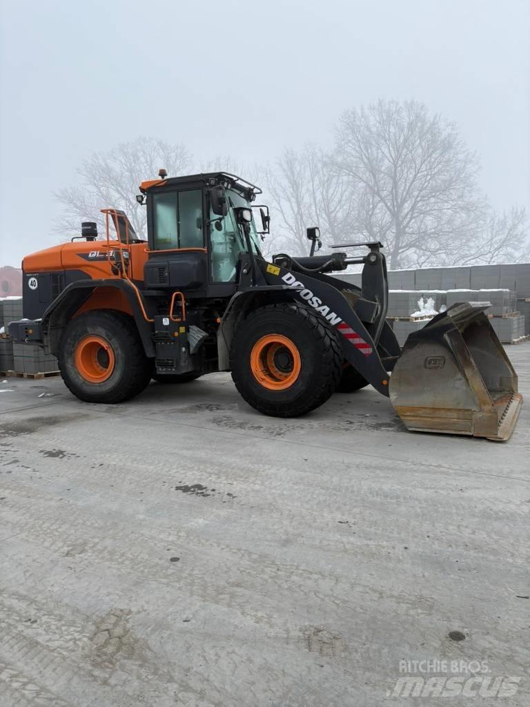 Doosan DL 320-7 Gumikerekes homlokrakodók