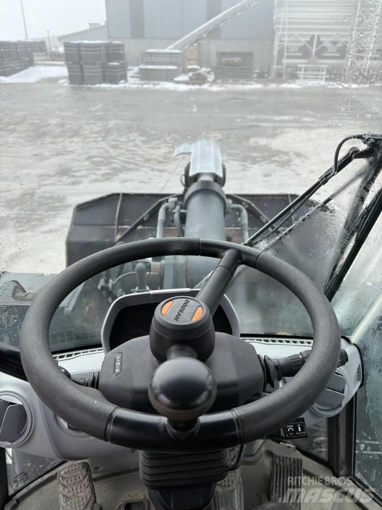 Doosan DL 320-7 Gumikerekes homlokrakodók