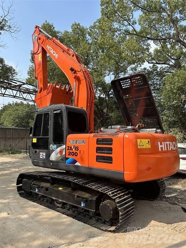 Hitachi 200 Gumikerekes kotrók