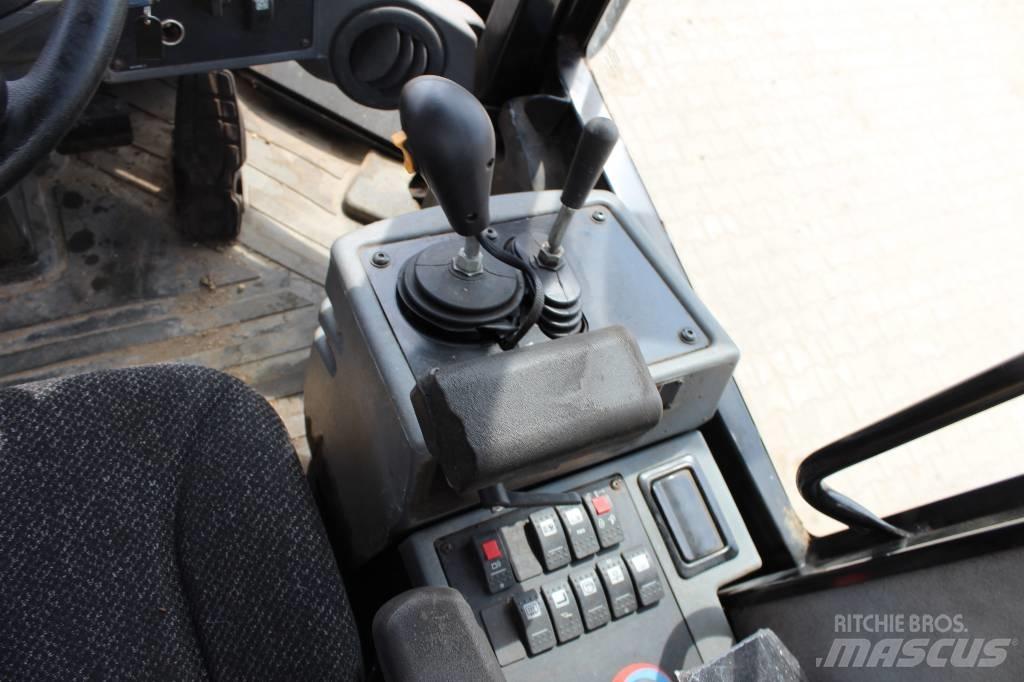 CAT 930 H Gumikerekes homlokrakodók