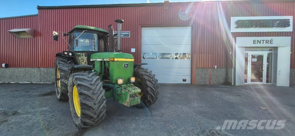 John Deere 4240 S Traktorok