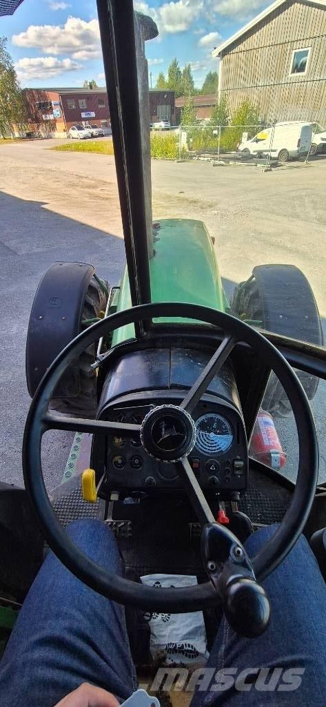John Deere 4240 S Traktorok