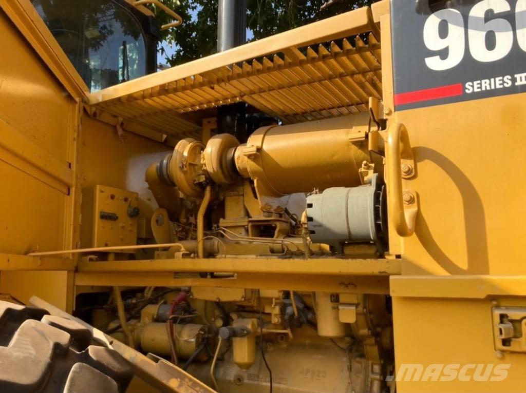 CAT 966 F II Gumikerekes homlokrakodók