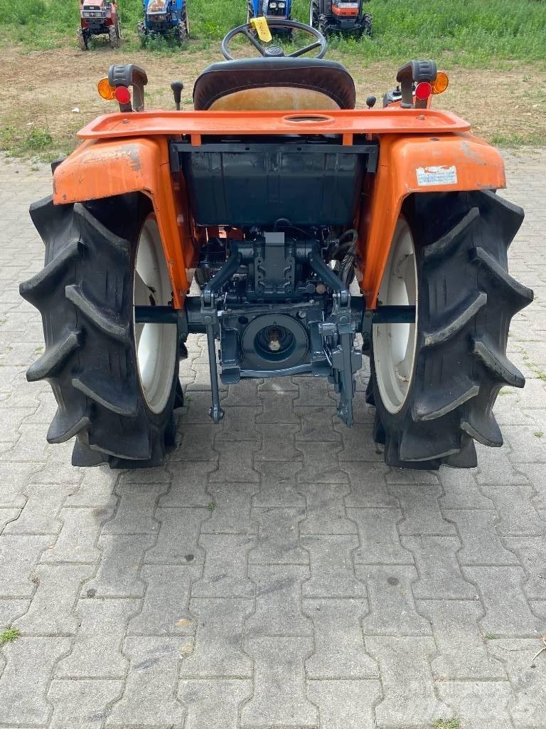 Kubota B1702-M Kompakt traktorok