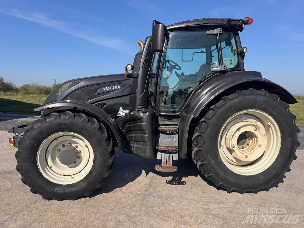 Valtra T 174 Traktorok