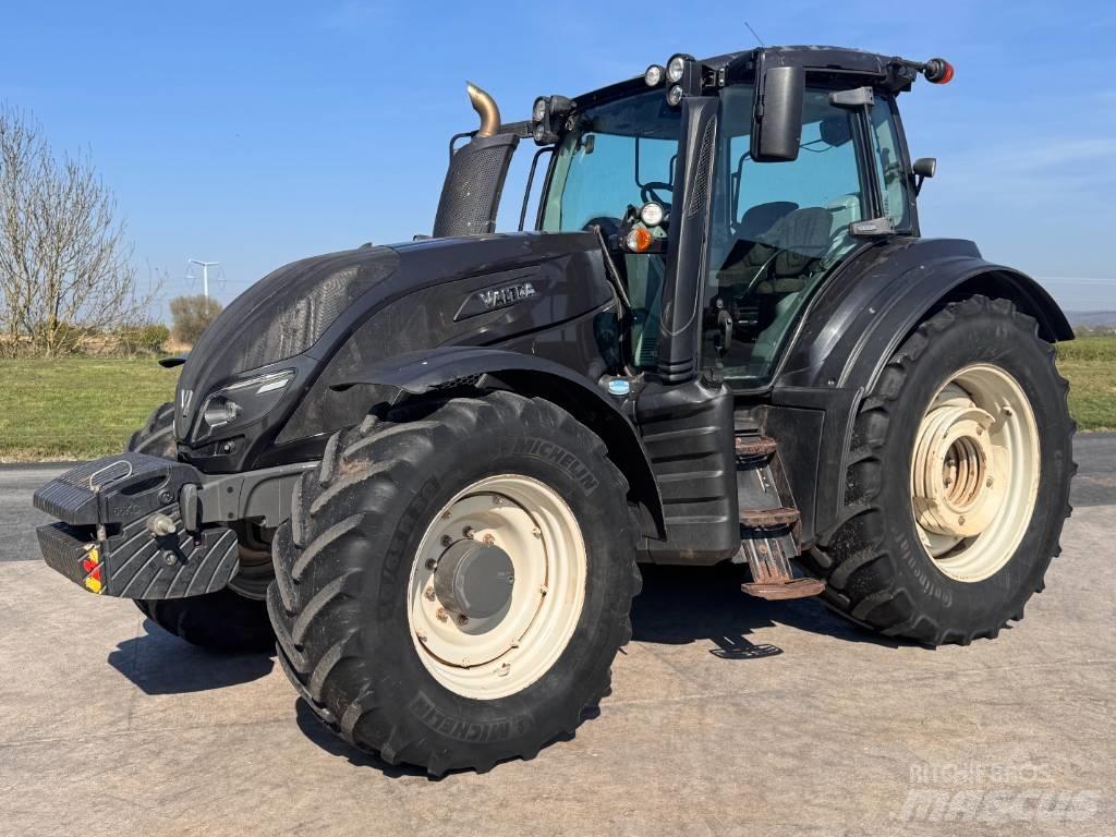 Valtra T 174 Traktorok