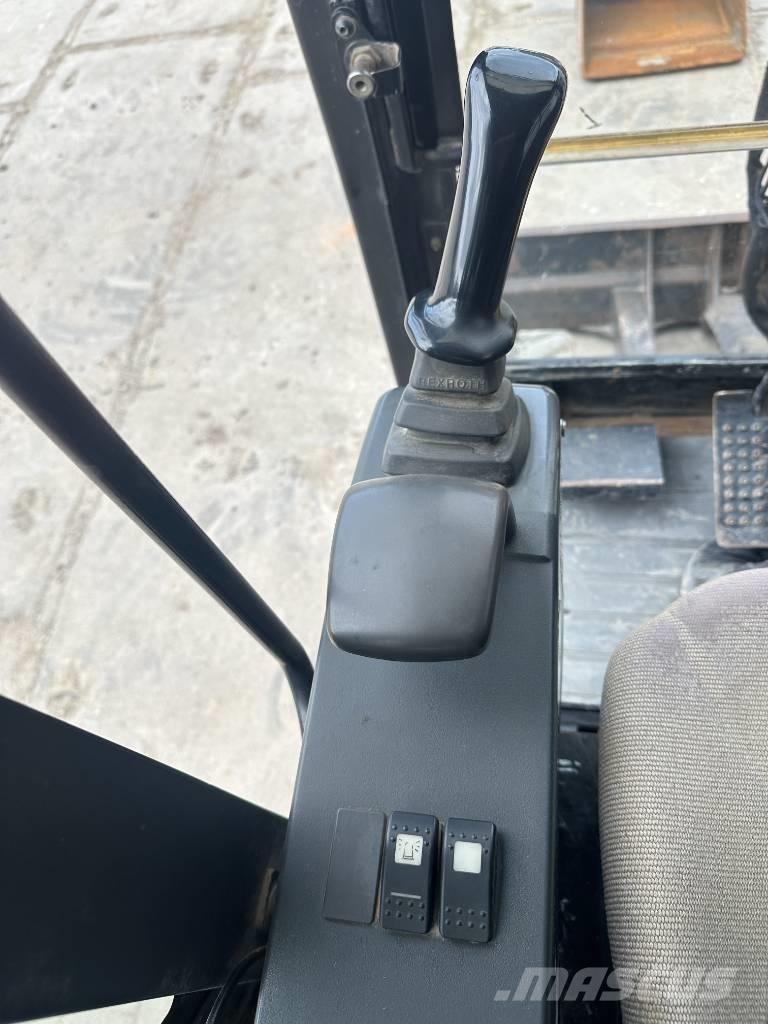 CAT 302.5 Mini kotrók < 7t