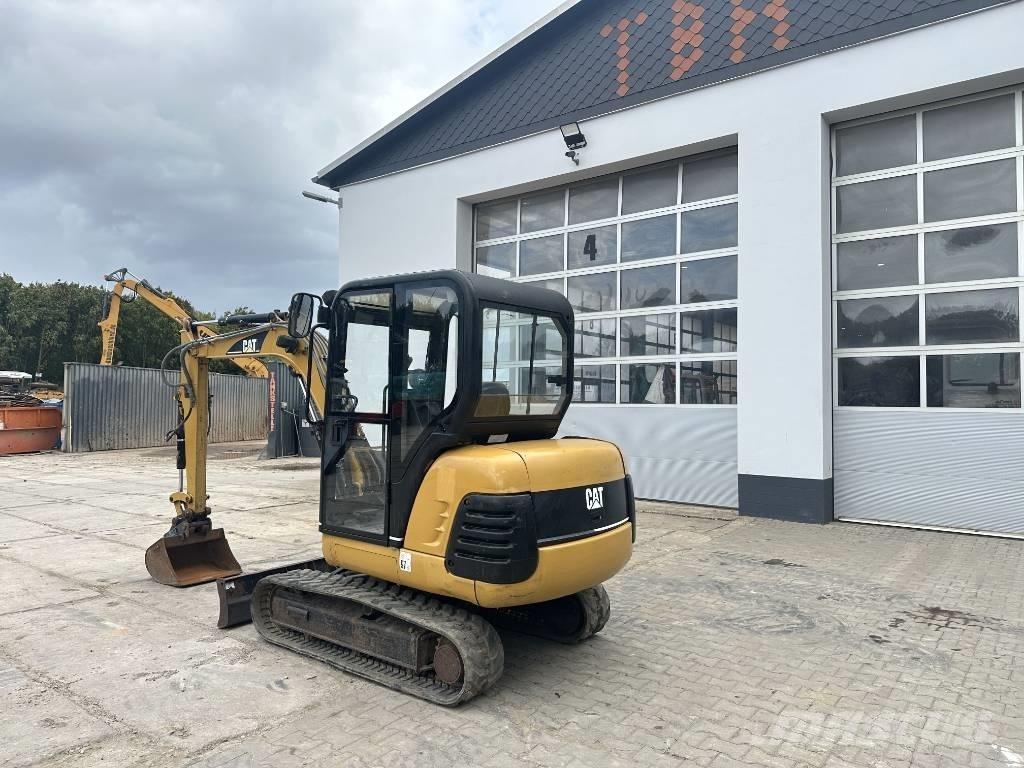 CAT 302.5 Mini kotrók < 7t