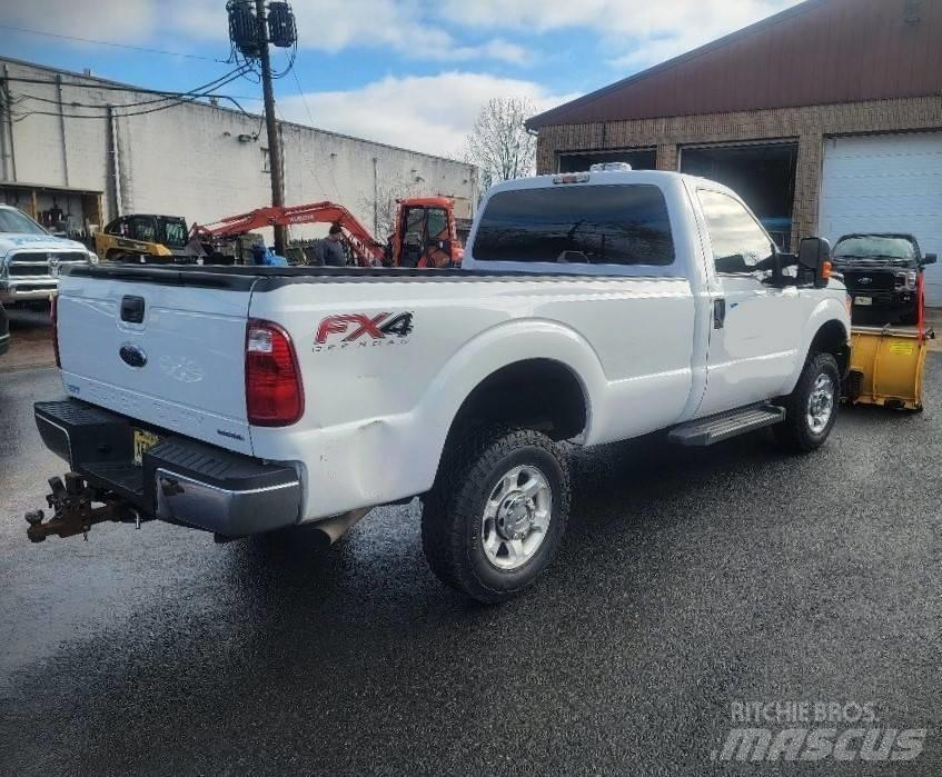 Ford F 250 FX4 Hóeltakarítók