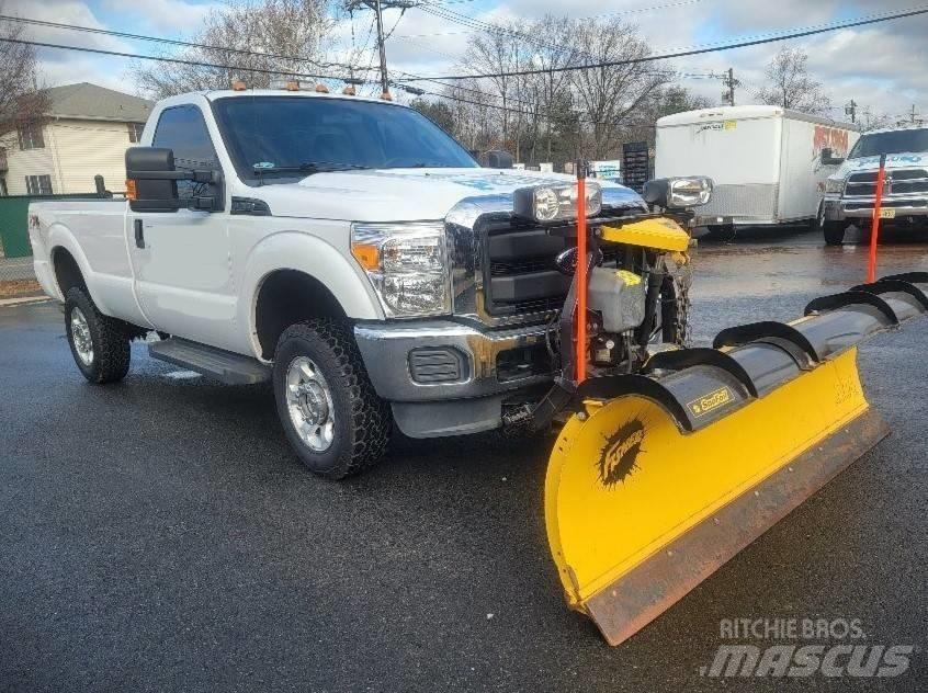Ford F 250 FX4 Hóeltakarítók