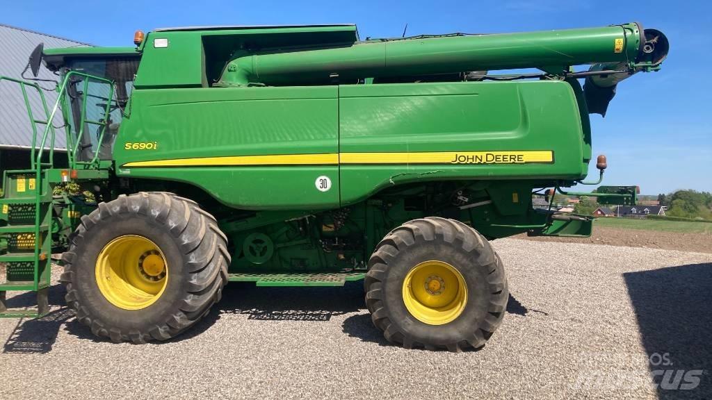 John Deere S690I Kombájnok