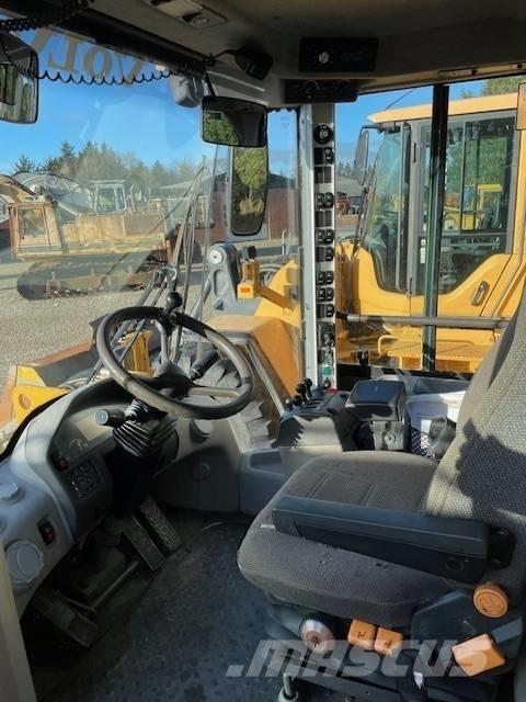 Volvo L120F Gumikerekes homlokrakodók