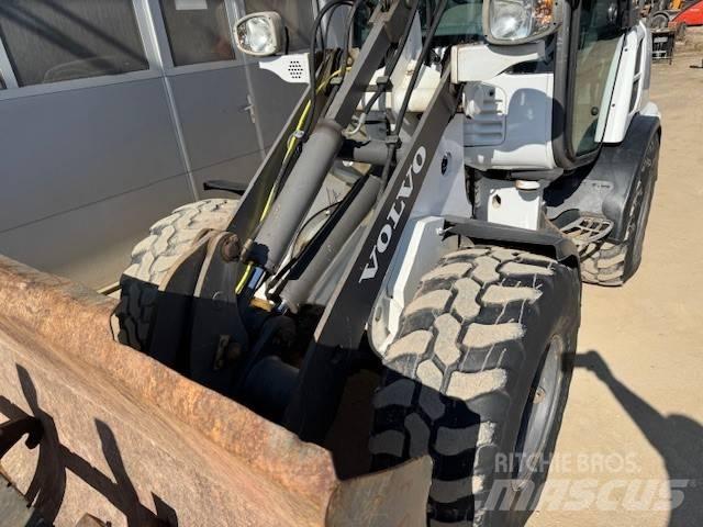 Volvo L 25 F Gumikerekes homlokrakodók