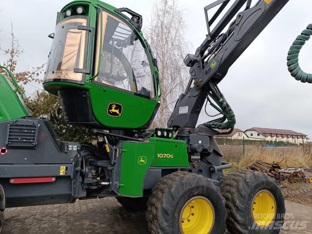 John Deere 1070G Betakarítók