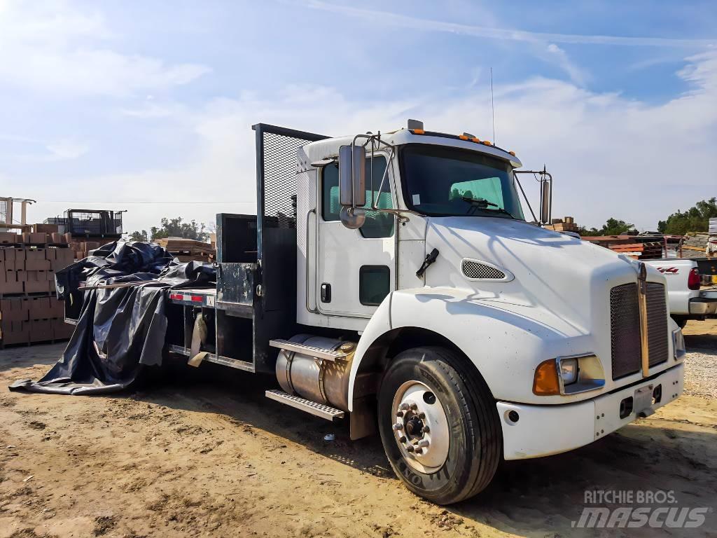 Kenworth T 300 Platós / Ponyvás teherautók