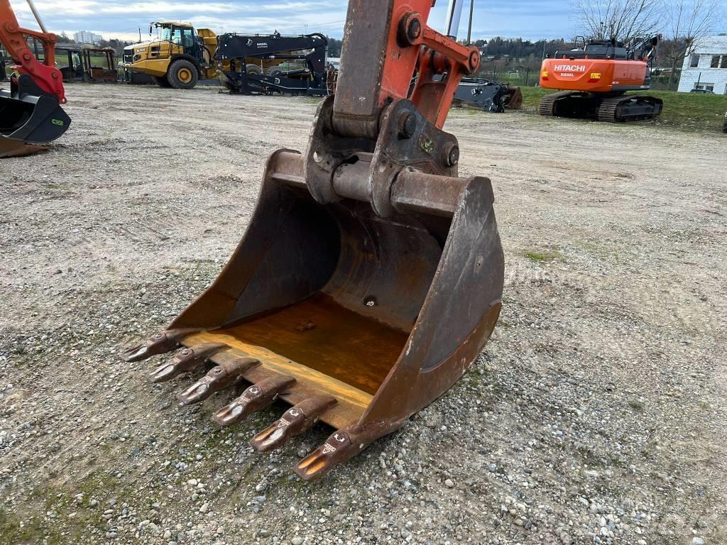Hitachi ZX210LC Lánctalpas kotrók