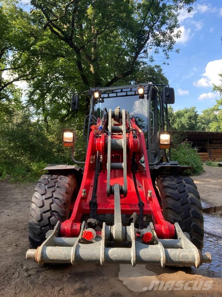 Weidemann 4080 Gumikerekes homlokrakodók