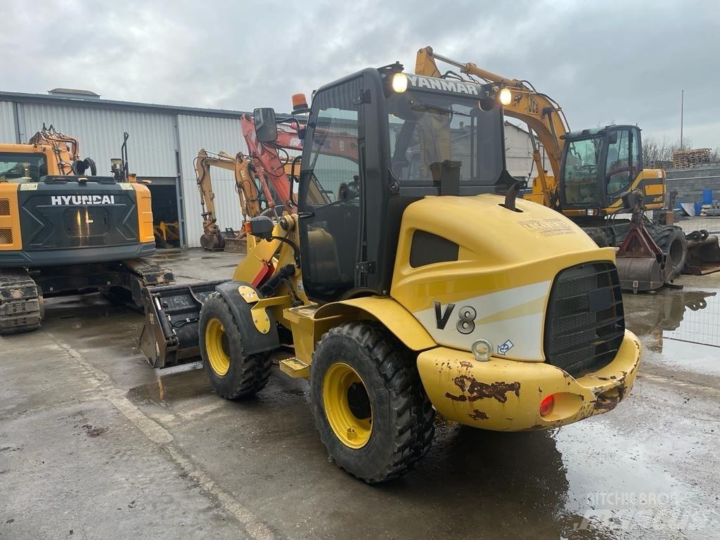 Yanmar V8 (26697) Gumikerekes homlokrakodók