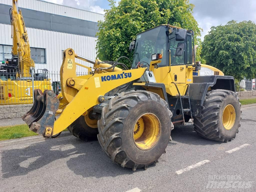 Komatsu WA320-5 Gumikerekes homlokrakodók