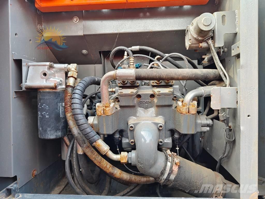 Hitachi ZX 200 Lánctalpas kotrók