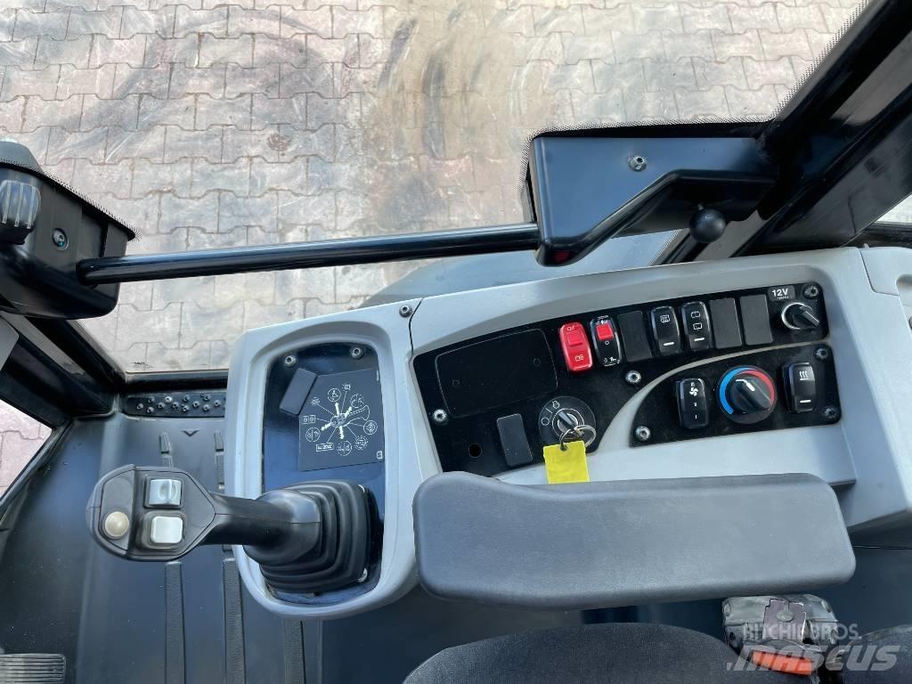 CAT 906 M Gumikerekes homlokrakodók