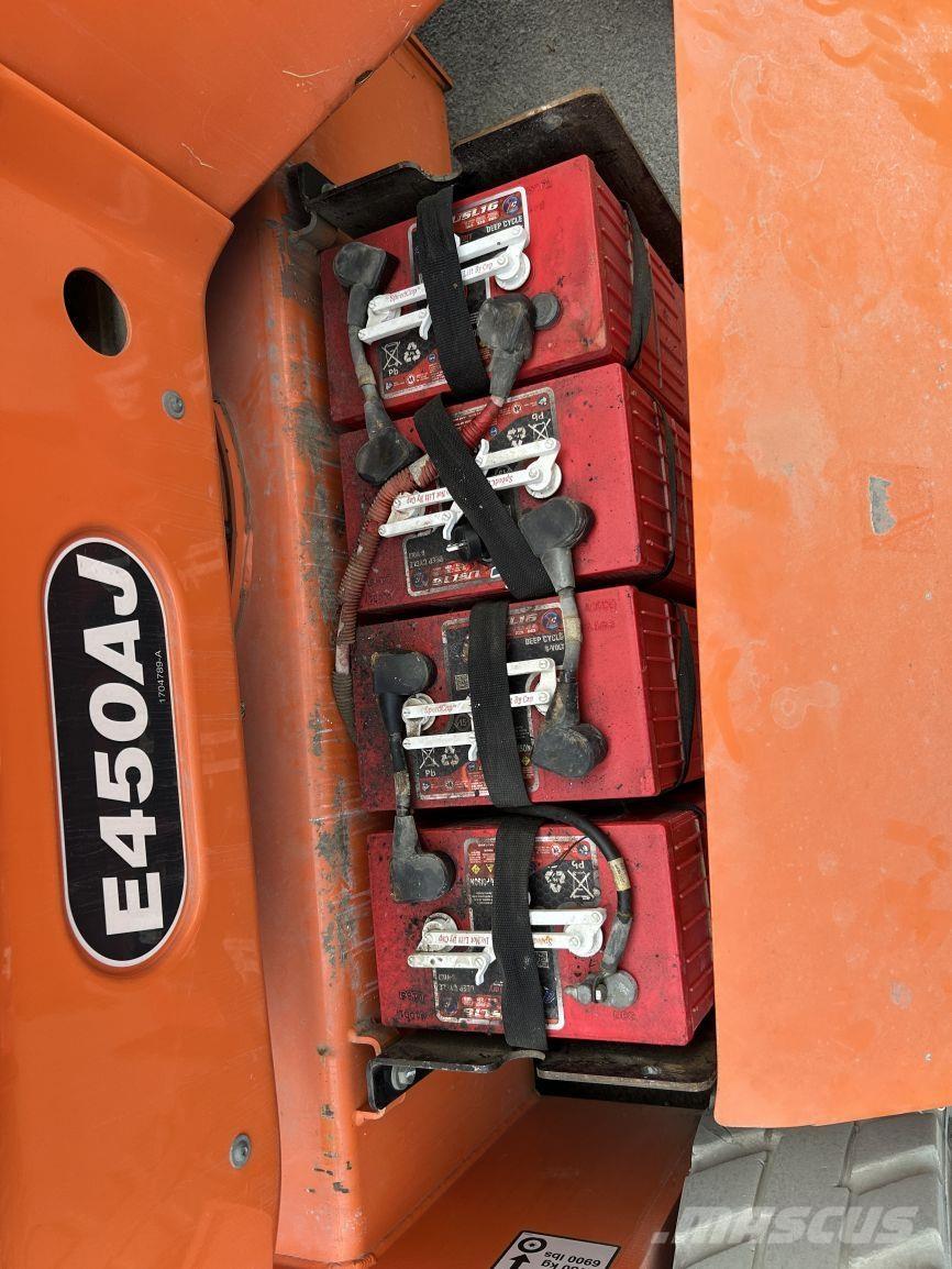 JLG E450AJ (2005) Karos emelők