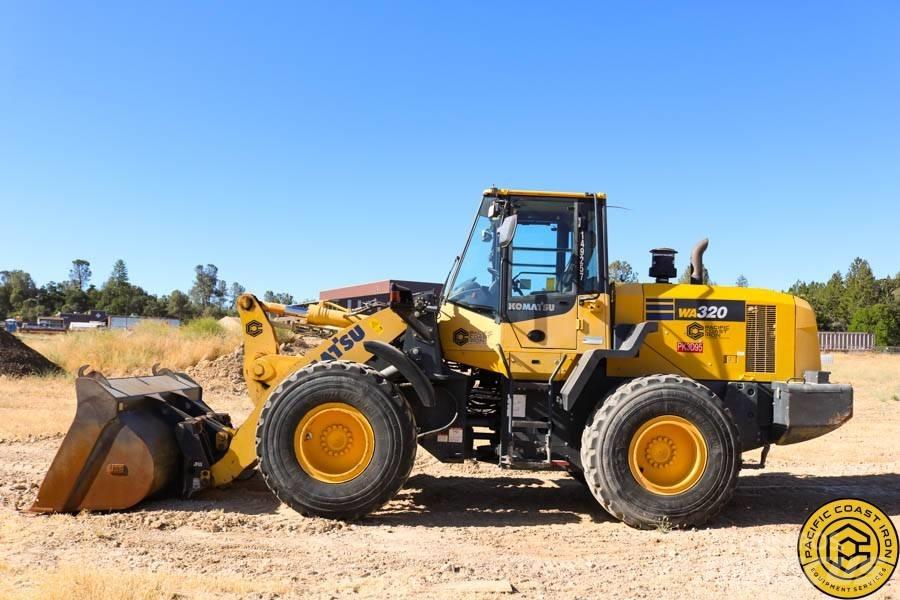 Komatsu WA 320-7 Gumikerekes homlokrakodók