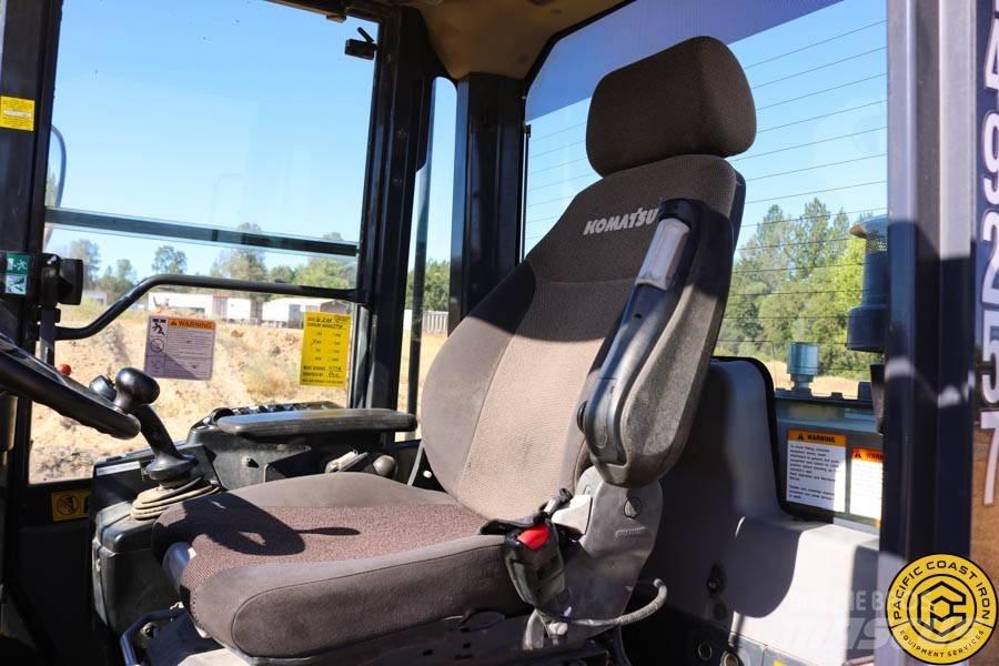 Komatsu WA 320-7 Gumikerekes homlokrakodók